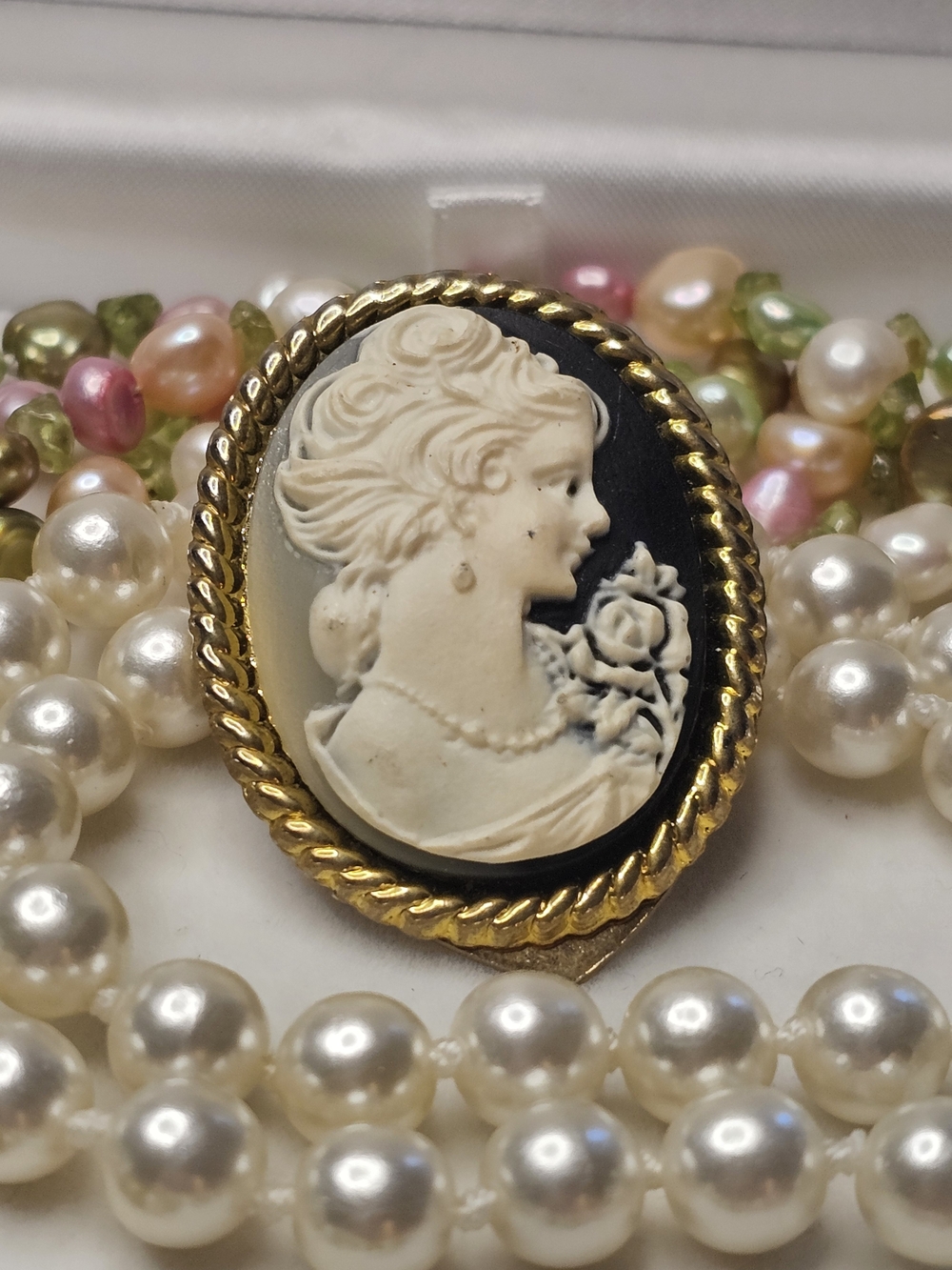 Vintage-Inspired Black and Ivory Cameo Scarf Clip with Gold Trim